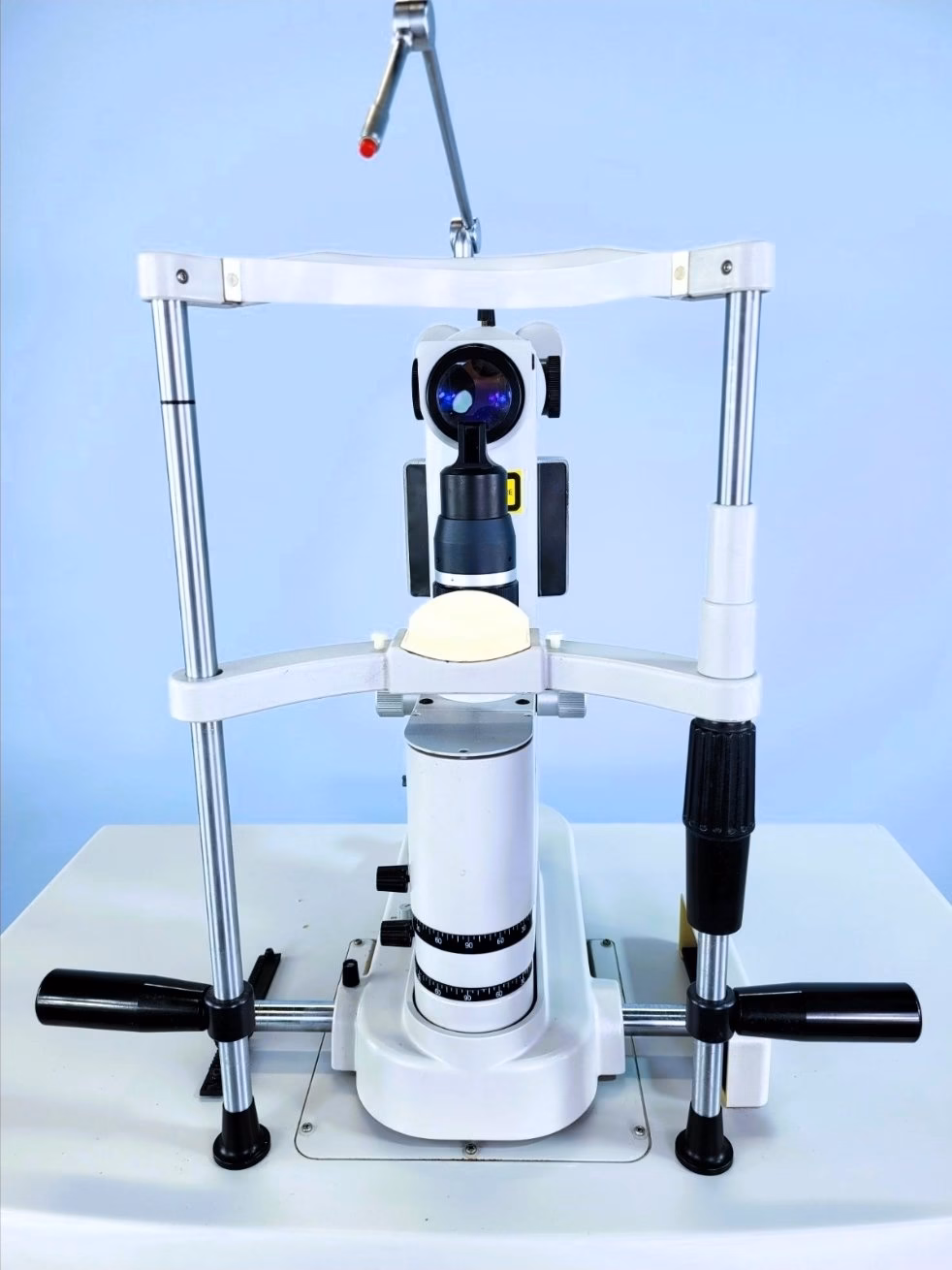 Alcon Surgical 3000LEYAG LaserProfessional Ophthalmic YAG Laser System